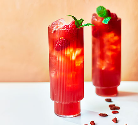 Goji berry & raspberry cooler