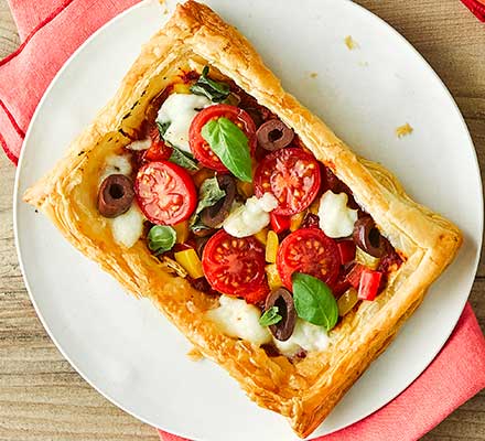 Puff pastry pizzas