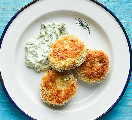 Little crab cakes & herby tartare