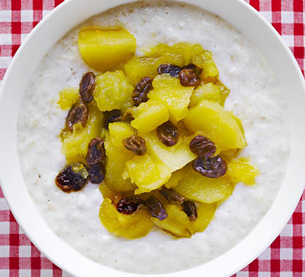 Creamy yogurt porridge with apple & raisin compote