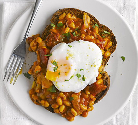 Spicy beans on toast