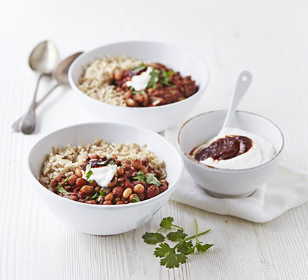 Beef & bean chilli bowl with chipotle yogurt