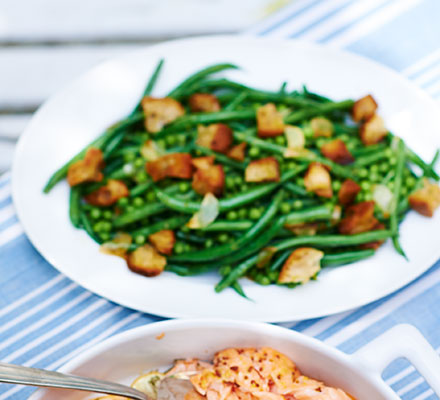 Peas & beans with crunchy croutons