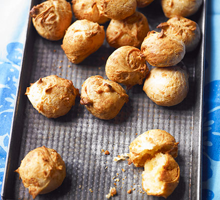 Brazilian cheese bread – pão de queijo