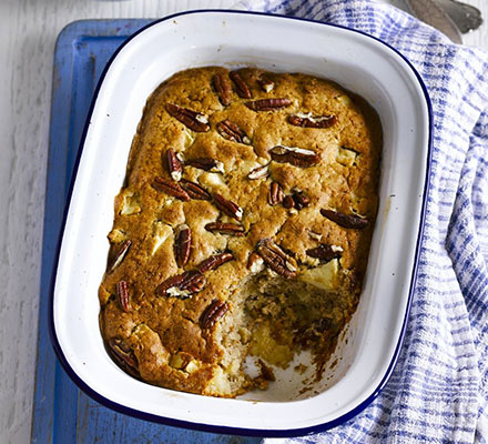 Cinnamon apple pecan pudding