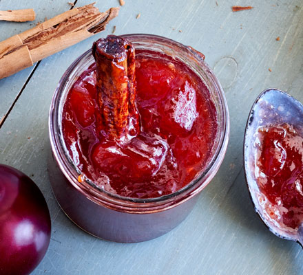 Cinnamon-scented plum jam