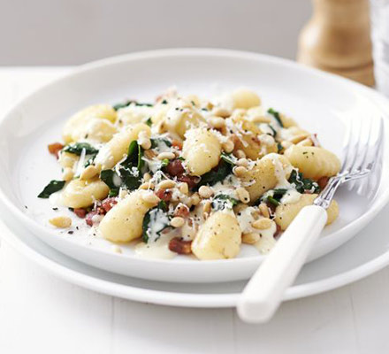 Gnocchi with pancetta, spinach & Parmesan cream