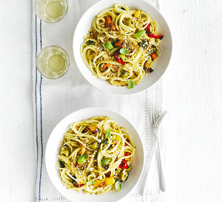 Roasted pepper linguine with crisp crumbs