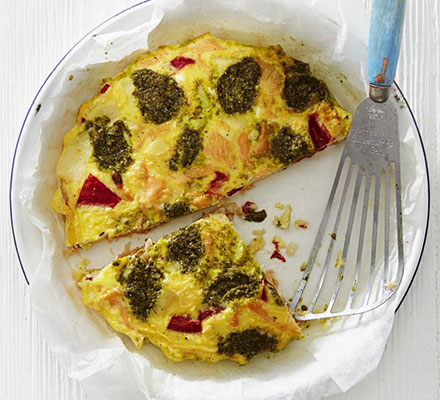 Oven-baked smoked salmon, pepper & pesto tortilla