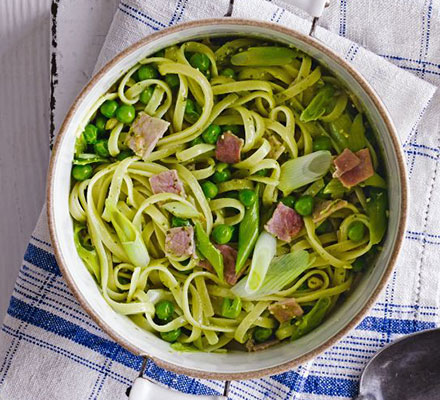 One-pan pea & ham pesto pasta