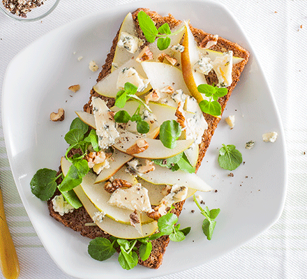 Pear, blue cheese & walnut sandwich topper