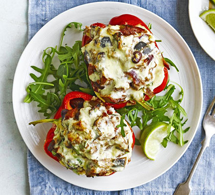 Chilli-stuffed peppers with feta topping