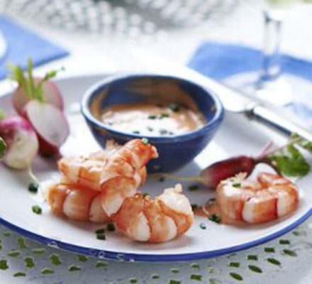 Prawns & radishes with chilli mayo dip