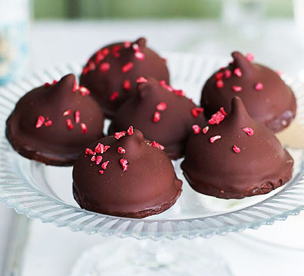 Raspberry & dark chocolate teacakes