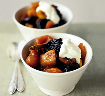10-minute winter fruit compote