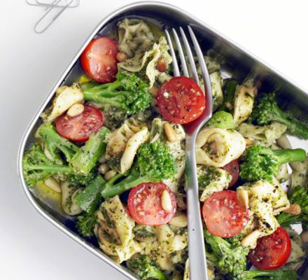 Tortellini with pesto & broccoli