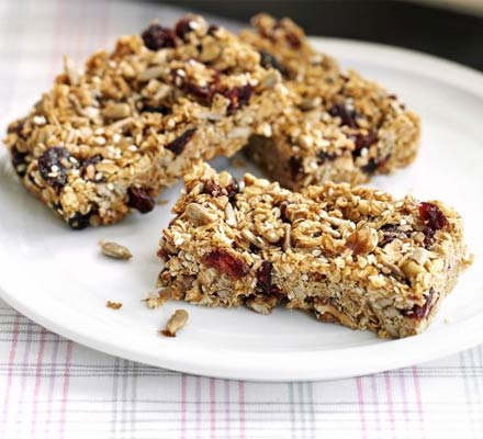 Cinnamon berry granola bars