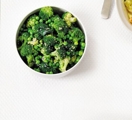 Broccoli & peas with sesame seeds, soy & honey
