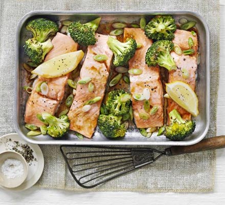 Oriental salmon & broccoli traybake