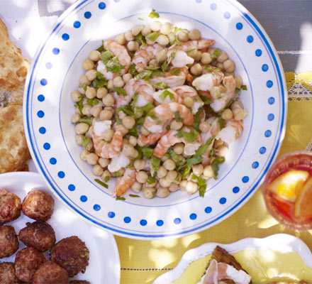 Prawn, chickpea & parsley salad