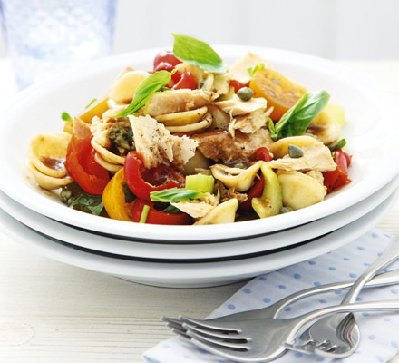 Pasta salad with tuna, capers & balsamic dressing