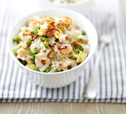 Egg fried rice with prawns & peas