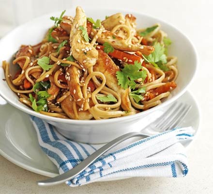 Sticky chicken stir-fry with sesame seeds