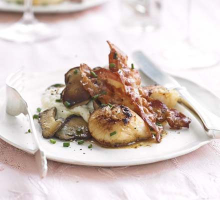 Pan-fried scallops with cauliflower vanilla purée