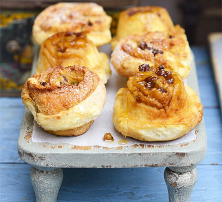 Sticky date buns