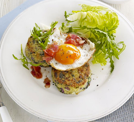 Bulgur & spinach fritters with eggs & tomato chutney