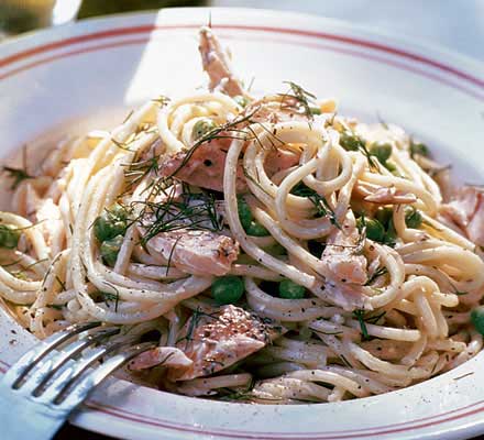 Hot smoked salmon & dill spaghetti