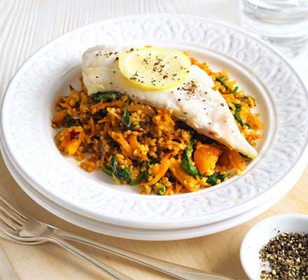 Spiced bulgur pilaf with fish