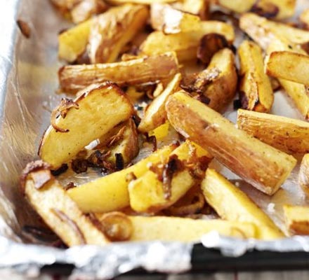 Chunky chips with caramelised onion & garlic