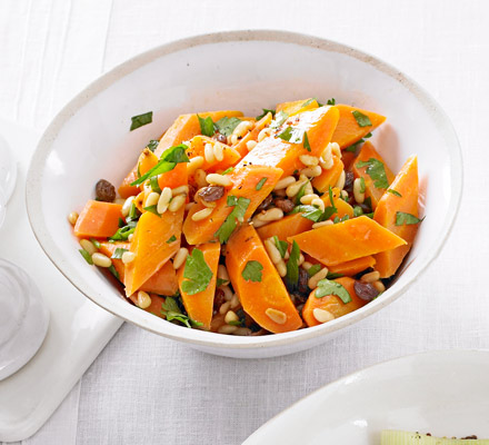 Carrots with pine nuts, raisins & parsley