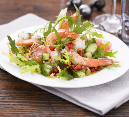 Prawn, pomegranate & grapefruit salad