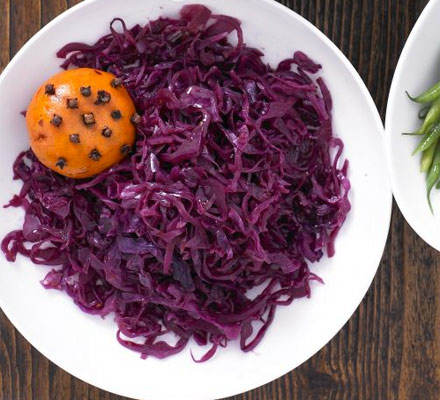 Mulled red cabbage with clementines