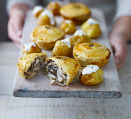 Mini creamy mushroom pies