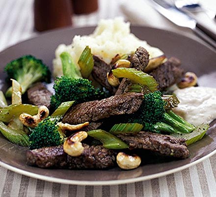 Quick beef & broccoli one-pot