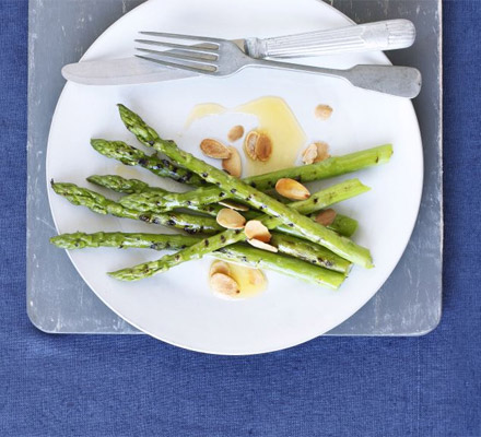 Griddled asparagus with flaked almonds & butter