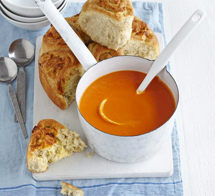 Tomato soup with tear & share cheesy bread