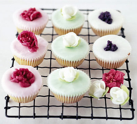 Glamorous fairy cakes