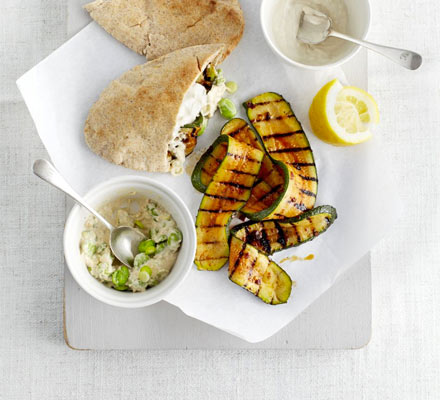 Spicy courgette pitta pockets