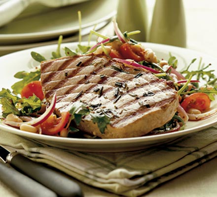 Griddled tuna with bean & tomato salad