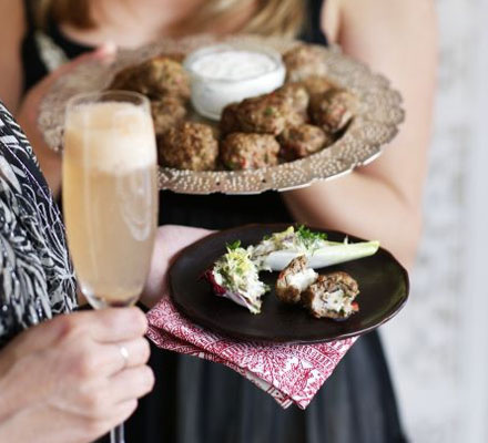 Lamb & feta burgers with minty yogurt