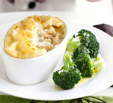 Fish pies with smoked salmon, prawns & dill