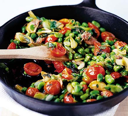 Broad beans with tomatoes & anchovies