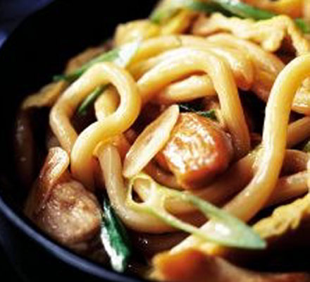 Chicken noodles with black bean sauce