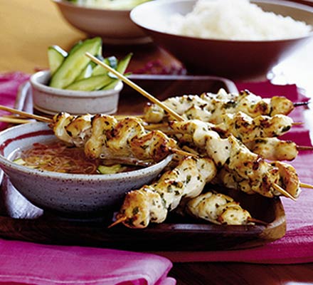 Chicken skewers with cucumber & shallot dip