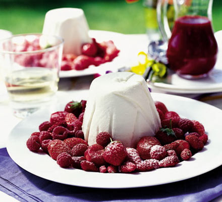 Cheesecake bombe with summer fruits