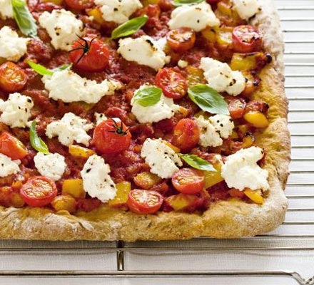 Ricotta & basil pizza bread